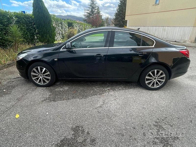 Usata Opel Insignia 130 CV (95 kW) 2012 Nero Berlina