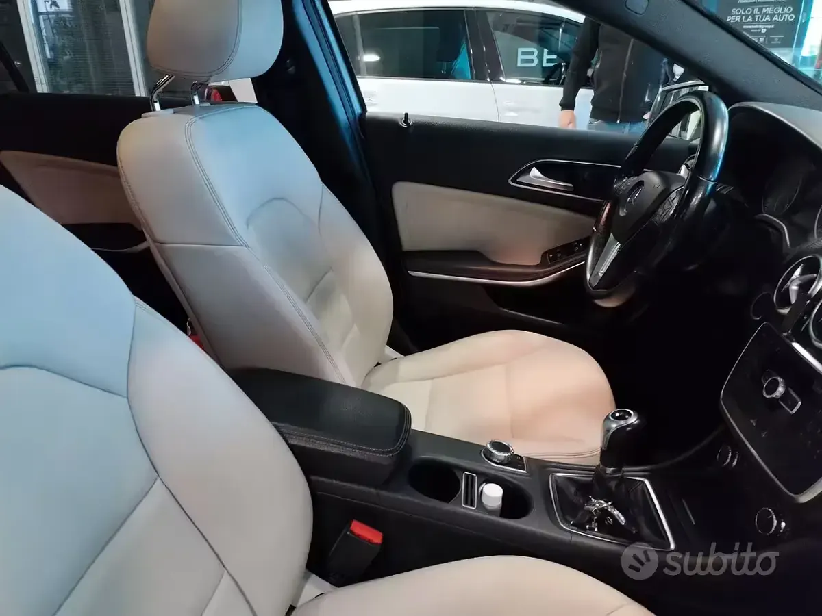 Usata Mercedes A180 109 CV (80 kW) 2015 Grigio Utilitaria