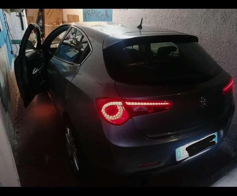 Usata Alfa Romeo Giulietta Exclusive 150 CV (110 kW) 2015 Grigio Utilitaria