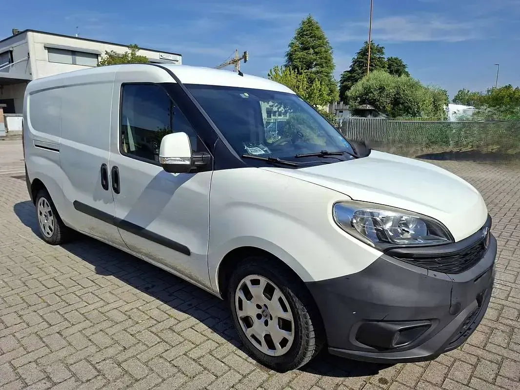 Usata Fiat Doblò Easy 120 CV (88 kW) 2016 Bianco Monovolume