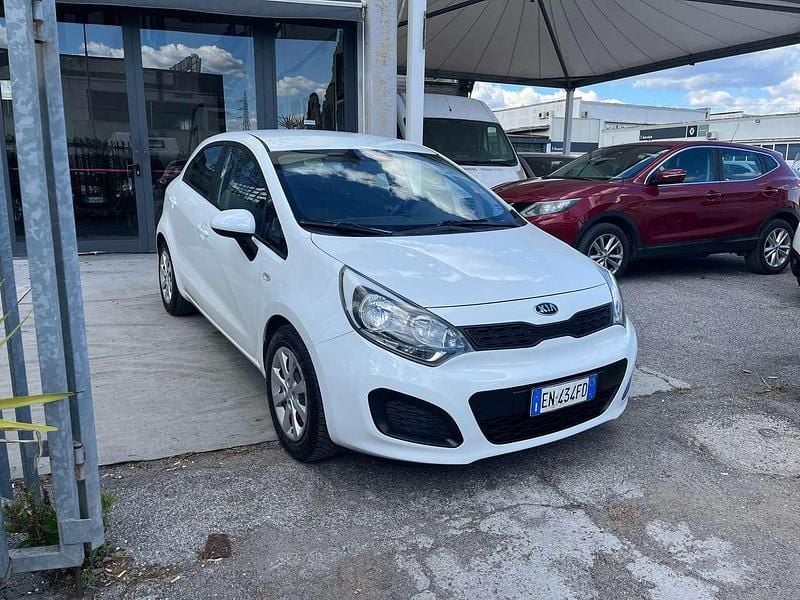 Usata Kia Rio LX 86 CV (63 kW) 2013 Bianco Berlina