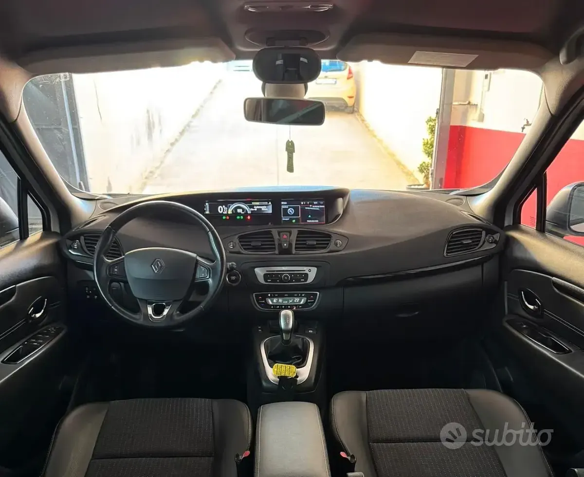 Usata Renault Scénic III 110 CV (80 kW) 2014 Bianco Utilitaria