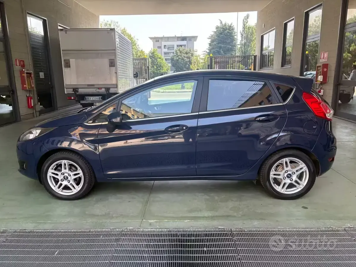 Usata Ford Fiesta Titanium 80 CV (58 kW) 2014 Bluazzurro Utilitaria