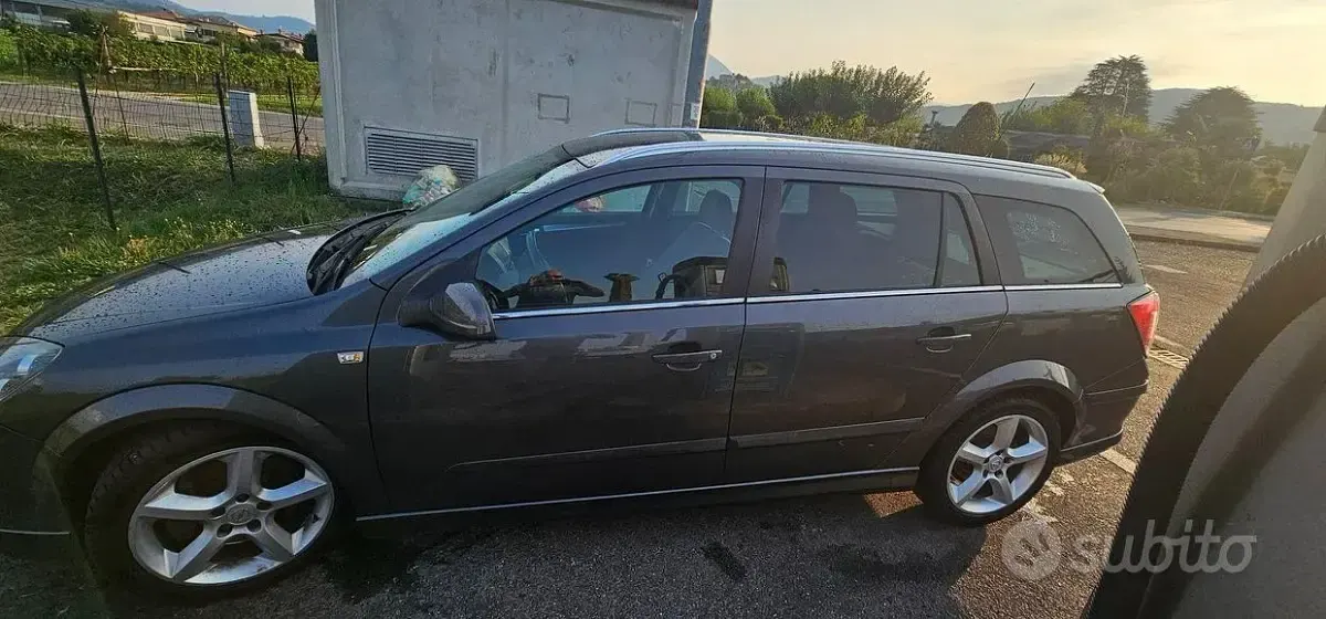 Usata Opel Astra 120 CV (88 kW) 2009 Nero Station wagon