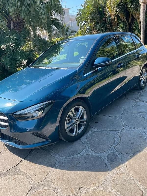 Usata Mercedes B180 Executive 116 CV (85 kW) 2019 Blu Monovolume