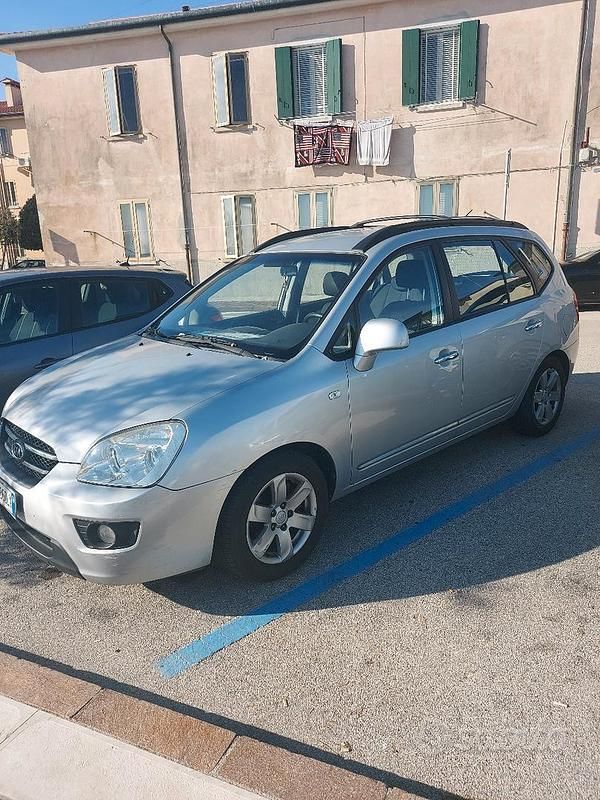Usata Kia Carens 2009 Grigio Monovolume