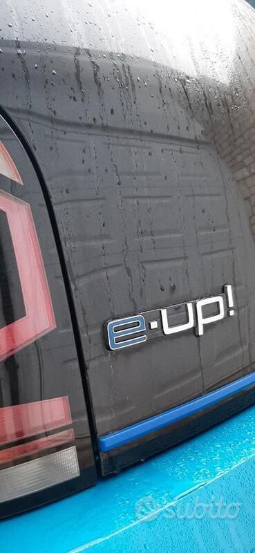 Usata VW e-up! 61 kW (83 CV) 2020 Blu/azzurro Utilitaria