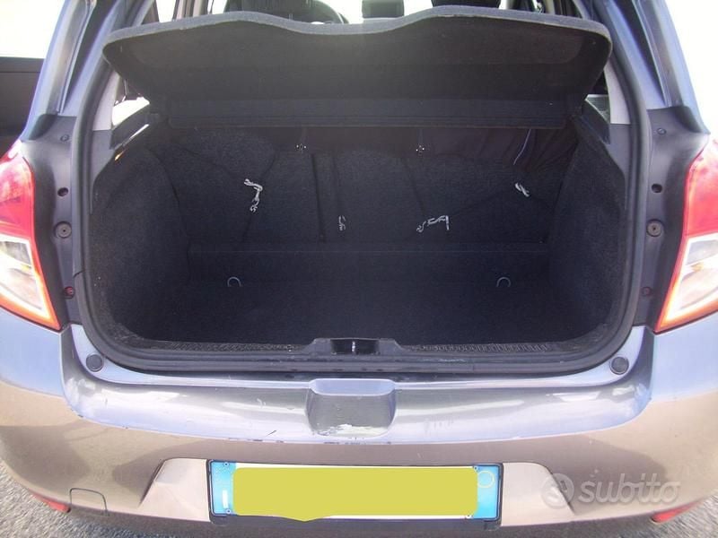 Usata Renault Clio II Dynamique 86 CV (63 kW) 2009 Grigio Berlina