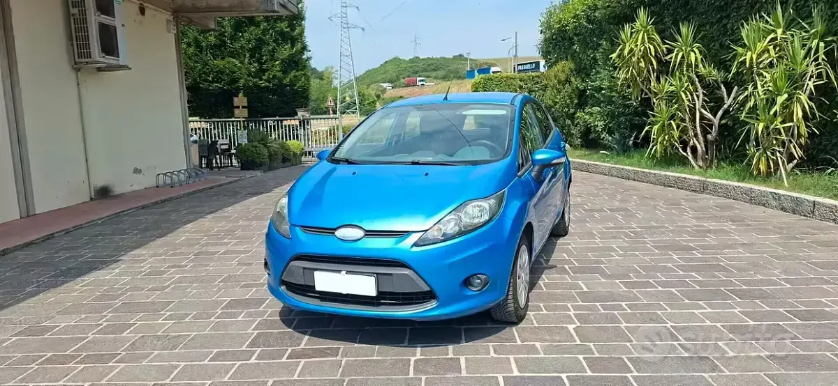 Usata Ford Fiesta Titanium 92 CV (67 kW) 2010 Bluazzurro Berlina
