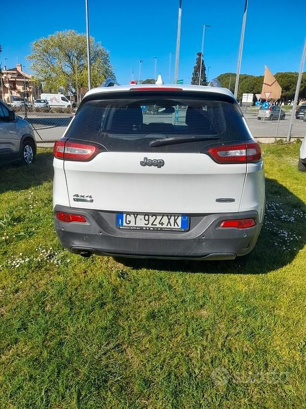 Usata Jeep Cherokee Longitude 140 CV (102 kW) 2014 Bianco SUV