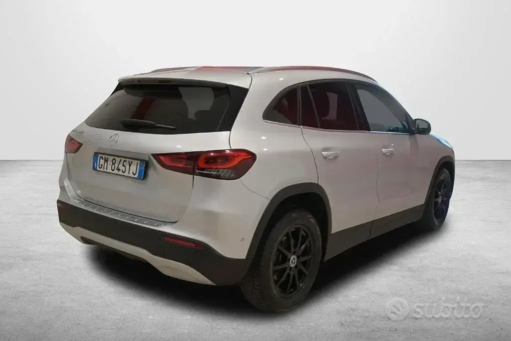 Usata Mercedes GLA200 Business 150 CV (110 kW) 2023 Grigio SUV