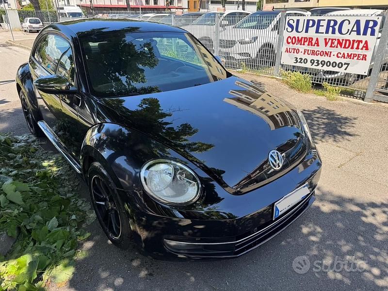 Usata VW Beetle Design 105 CV (77 kW) 2012 Nero Utilitaria