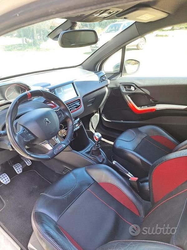 Usata Peugeot 208 200 CV (147 kW) 2014 Utilitaria