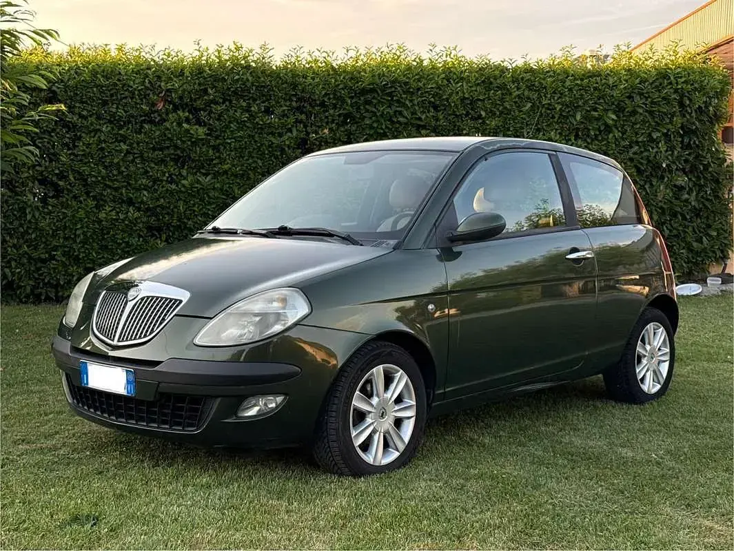 Usata Lancia Ypsilon 69 CV (50 kW) 2003 Verde Utilitaria