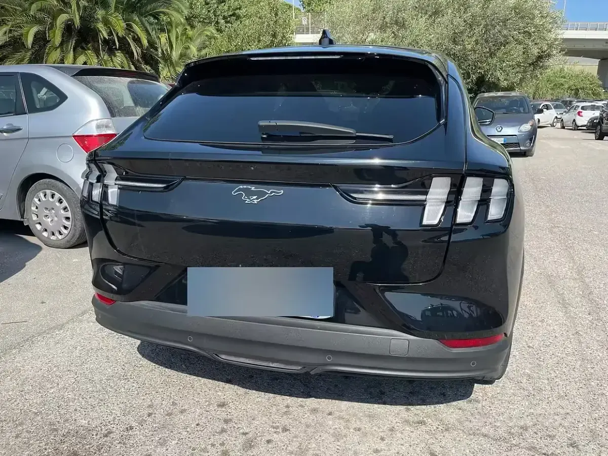 Usata Ford Mustang Mach-E 100 kW (136 CV) 2021 Nero SUV