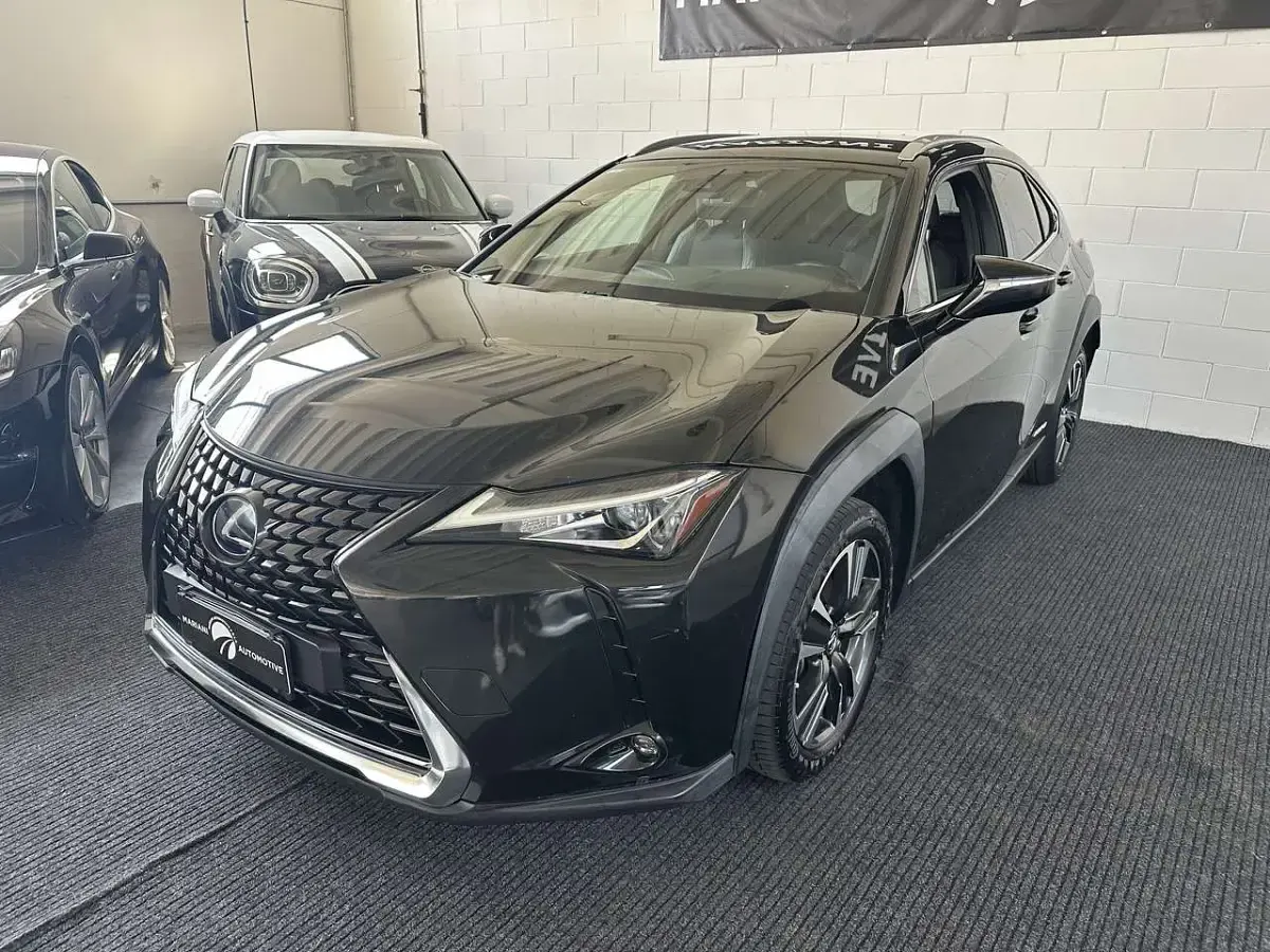 Usata Lexus UX 250h Executive Line 145 CV (106 kW) 2020 Nero SUV