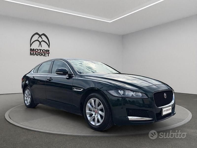 Usata Jaguar XF Prestige 180 CV (132 kW) 2017 Verde Berlina