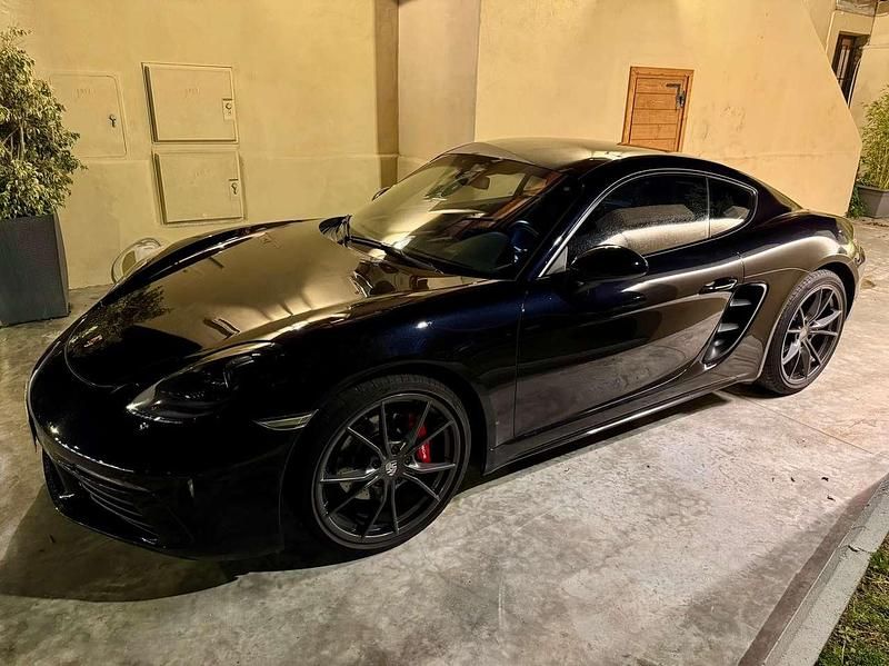 Usata Porsche 718 Cayman 299 CV (219 kW) 2021 Nero metallizzato Coupé