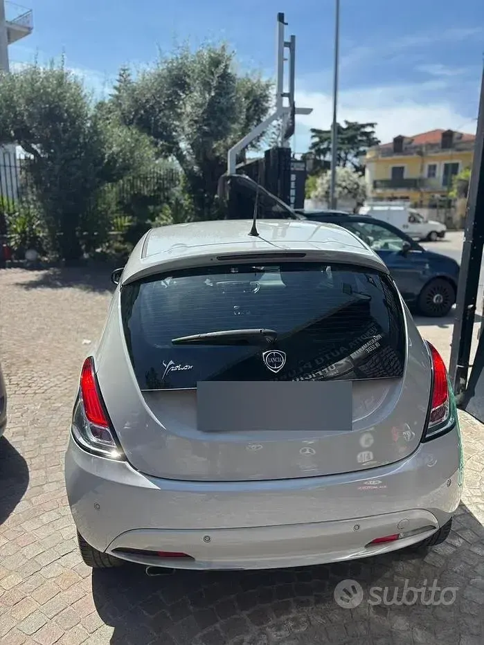 Usata Lancia Ypsilon 69 CV (50 kW) 2018 Grigio Utilitaria