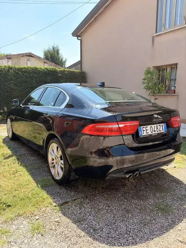 Usata Jaguar XE Portfolio 180 CV (132 kW) 2016 Nero Berlina
