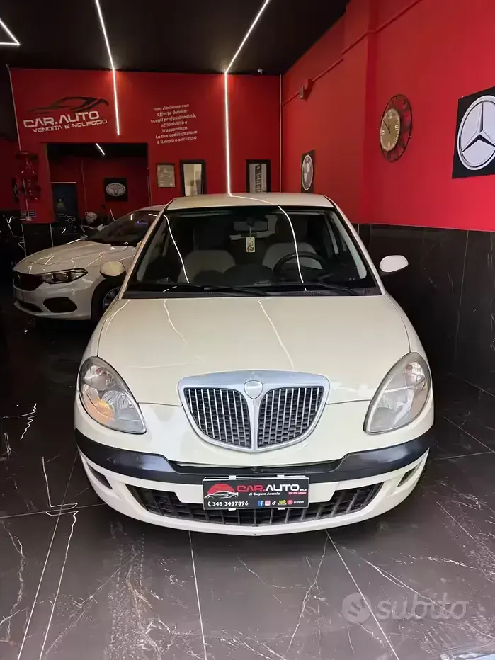 Begagnad Lancia Ypsilon 60 HK (44 kW) 2006 Beige Halvkombi