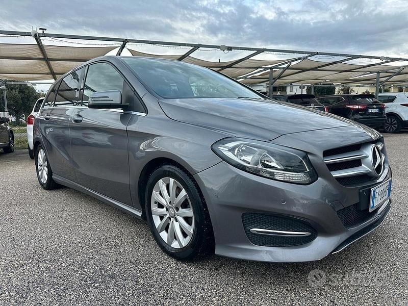 Usata Mercedes B180 Premium 109 CV (80 kW) 2015 Grigio Monovolume