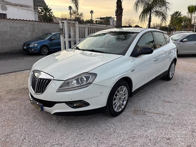 Bianco Usata 2011 Lancia Delta Due volumi | 3499 € (Buon prezzo) - Immagine 1/4