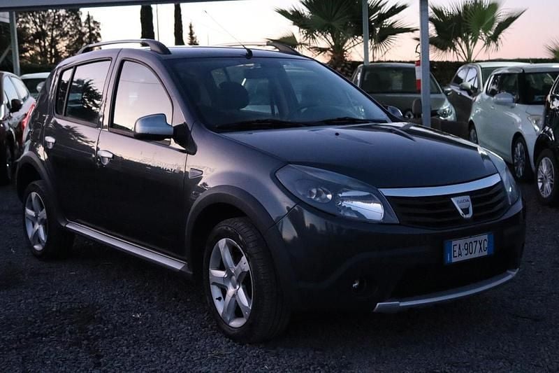 Usata Dacia Sandero Stepway 70 CV (51 kW) 2010 Grigio Utilitaria