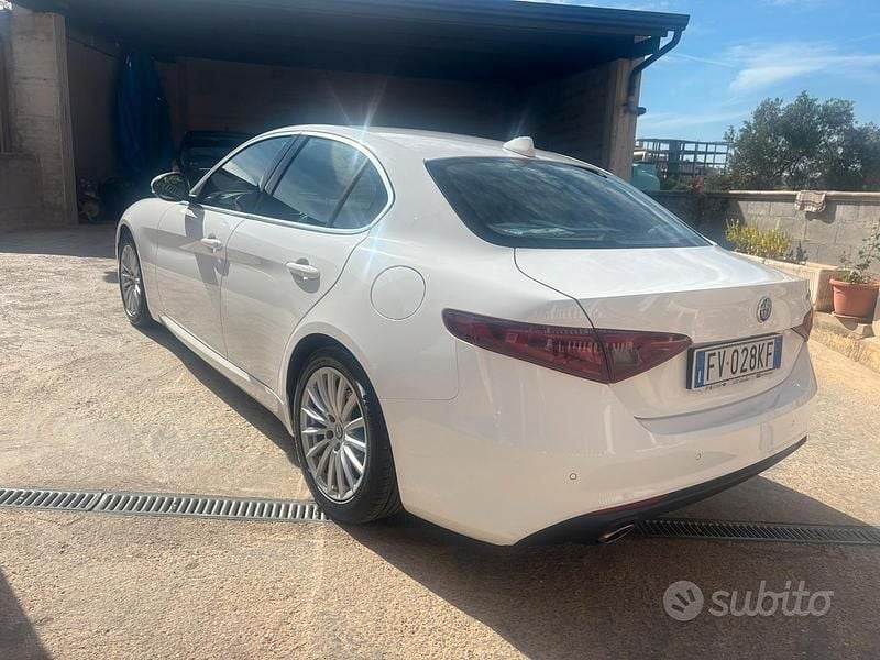 Usata Alfa Romeo Giulia Super 150 CV (110 kW) 2017 Bianco Berlina