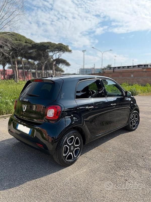 Usata Smart ForFour 71 CV (52 kW) 2019 Nero Utilitaria