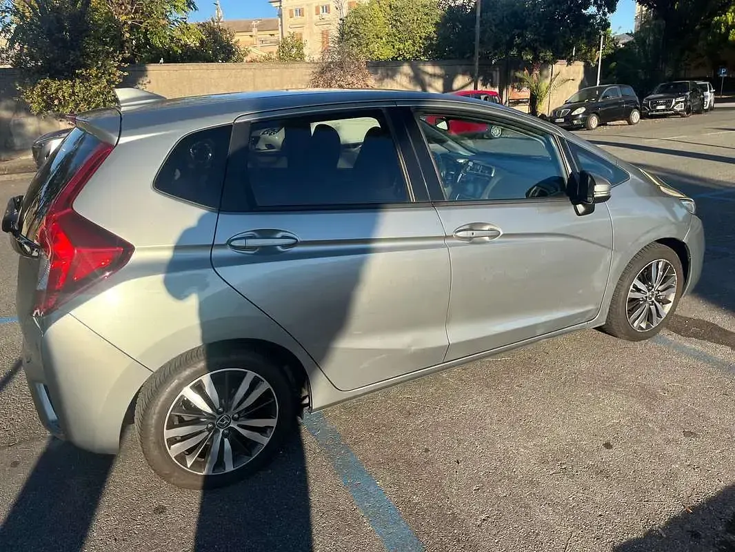 Usata Honda Jazz Elegance 102 CV (75 kW) 2016 Argento Utilitaria