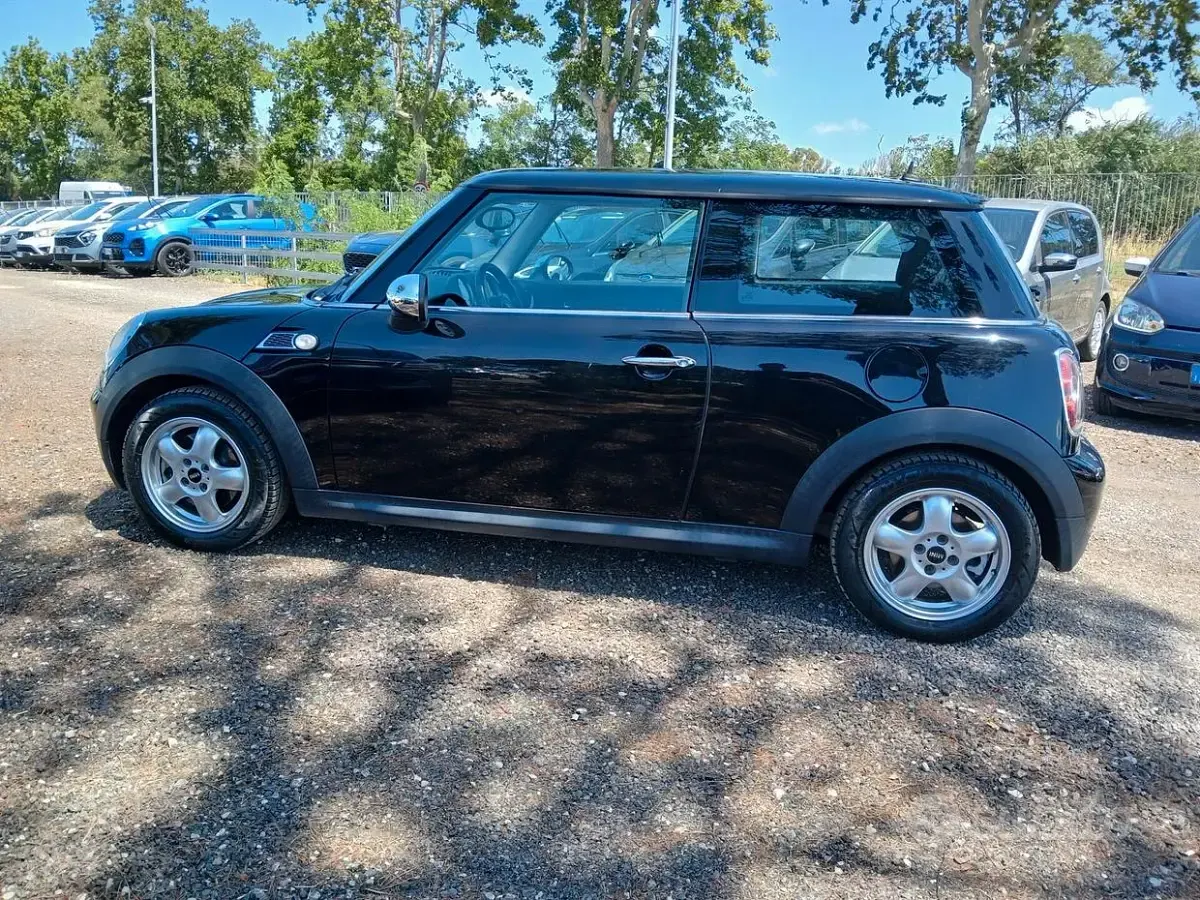 Usata Mini Cooper 75 CV (55 kW) 2010 Nero Utilitaria