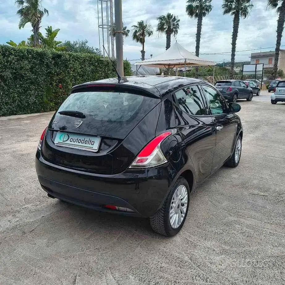 Usata Lancia Ypsilon Gold 69 CV (50 kW) 2015 Nero Utilitaria