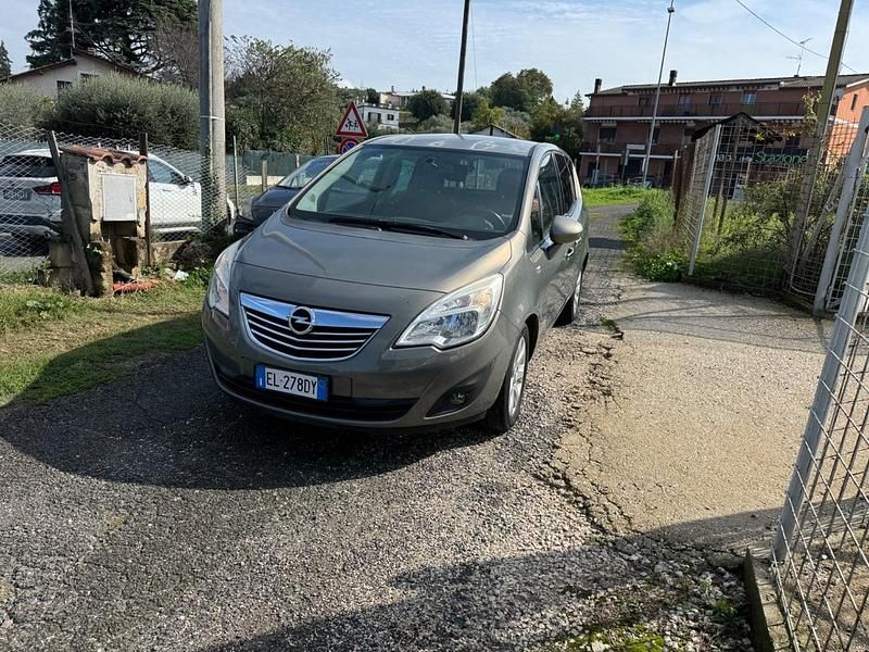 Grigio Usata 2012 Opel Meriva Cosmo Monovolume | 3400 € (Buon prezzo) - Immagine 1/4