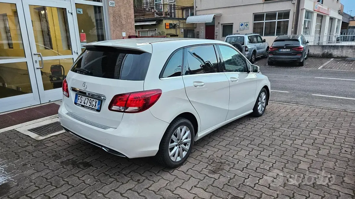 Usata Mercedes B180 Executive 122 CV (89 kW) 2018 Bianco Utilitaria