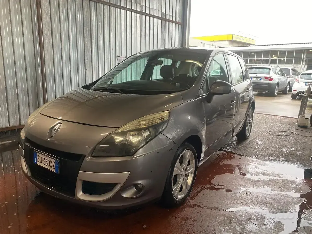 Usata Renault Scénic III Dynamique 110 CV (80 kW) 2011 Grigio Monovolume