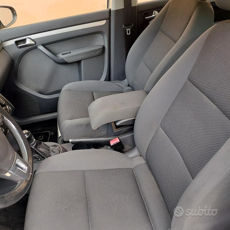 Usata VW Touran 105 CV (77 kW) 2013 Grigio Monovolume