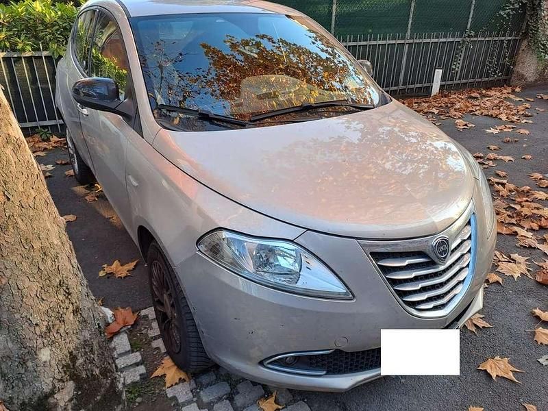 Argento Usata 2014 Lancia Ypsilon Gold Due volumi | 5500 € (Buon prezzo) - Immagine 1/4