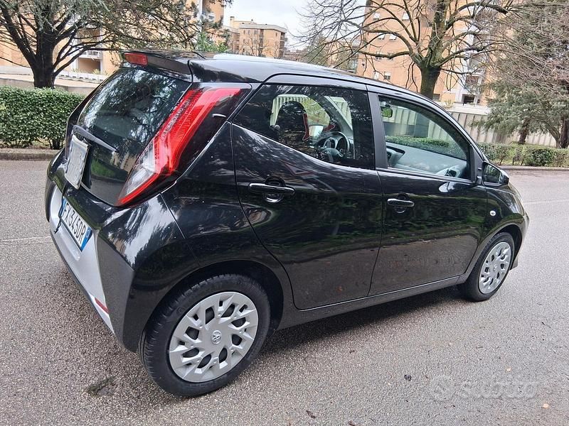 Usata Toyota Aygo 69 CV (50 kW) 2019 Grigio Utilitaria