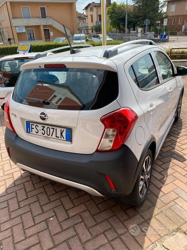 Usata Opel Karl Rocks 75 CV (55 kW) 2018 Bianco Utilitaria