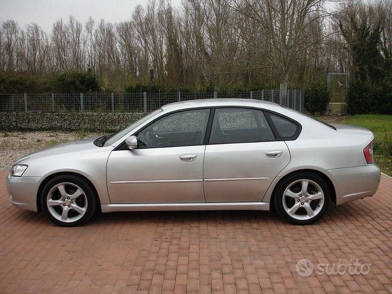 Usata Subaru Legacy 165 CV (121 kW) 2005 Grigio Berlina