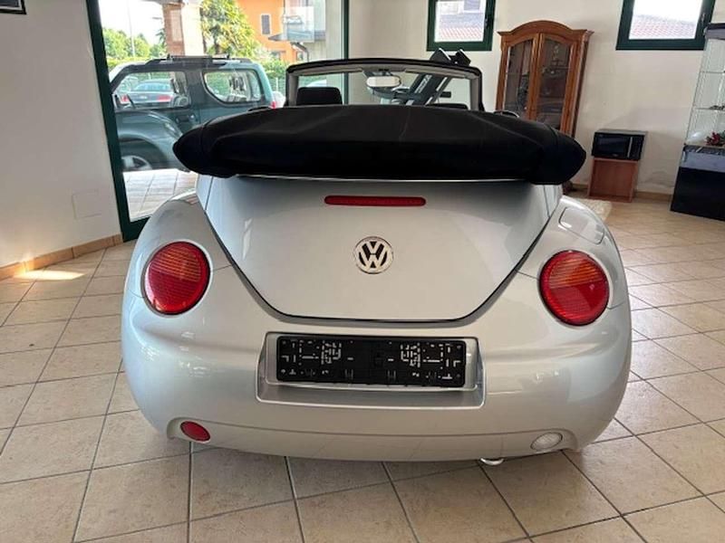 Usata VW New Beetle 75 CV (55 kW) 2005 Argento Utilitaria