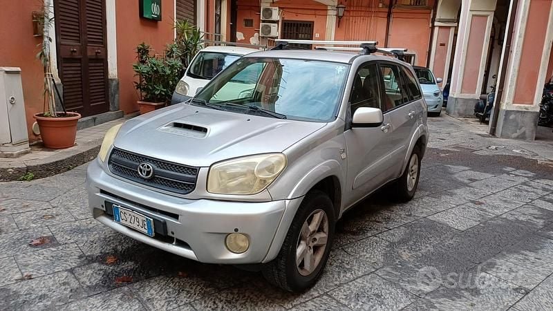 Usata Toyota RAV4 116 CV (85 kW) 2005 Grigio SUV