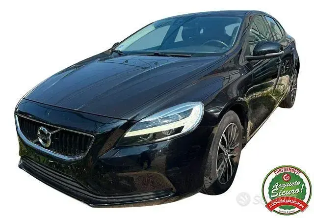 Usata Volvo V40 Business Edition 122 CV (89 kW) 2019 Nero Berlina