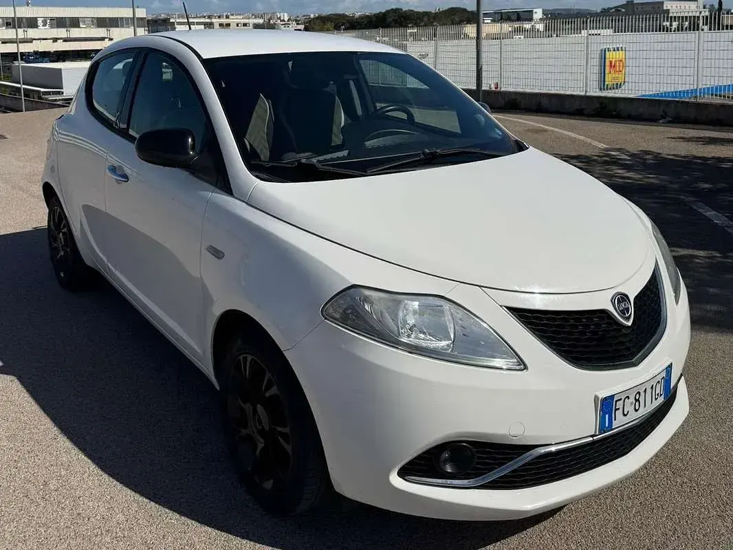 Usata Lancia Ypsilon S 95 CV (69 kW) 2016 Bianco Utilitaria
