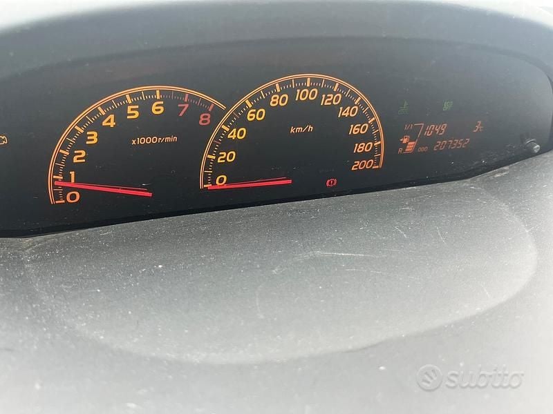 Usata Toyota Yaris 101 CV (74 kW) 2010 Grigio Utilitaria