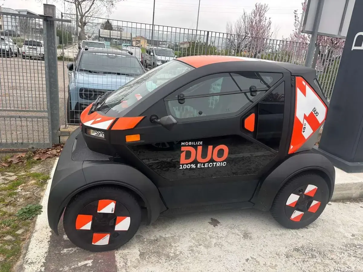 Nuova Mobilize Duo 2026 Nero Utilitaria
