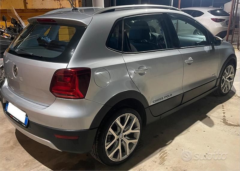 Usata VW Polo Cross 90 CV (66 kW) 2017 Grigio Utilitaria