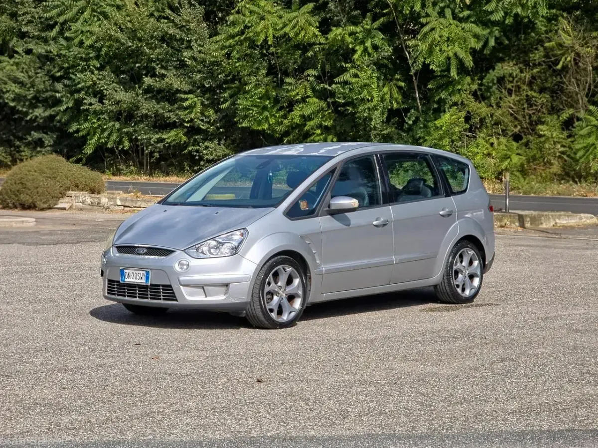 Usata Ford S-MAX Titanium 140 CV (102 kW) 2008 Grigio Monovolume