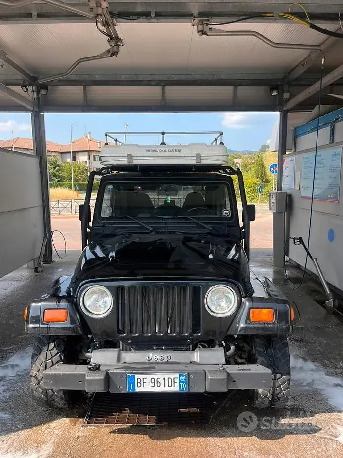 Usata Jeep Wrangler 118 CV (86 kW) 1999 Nero SUV